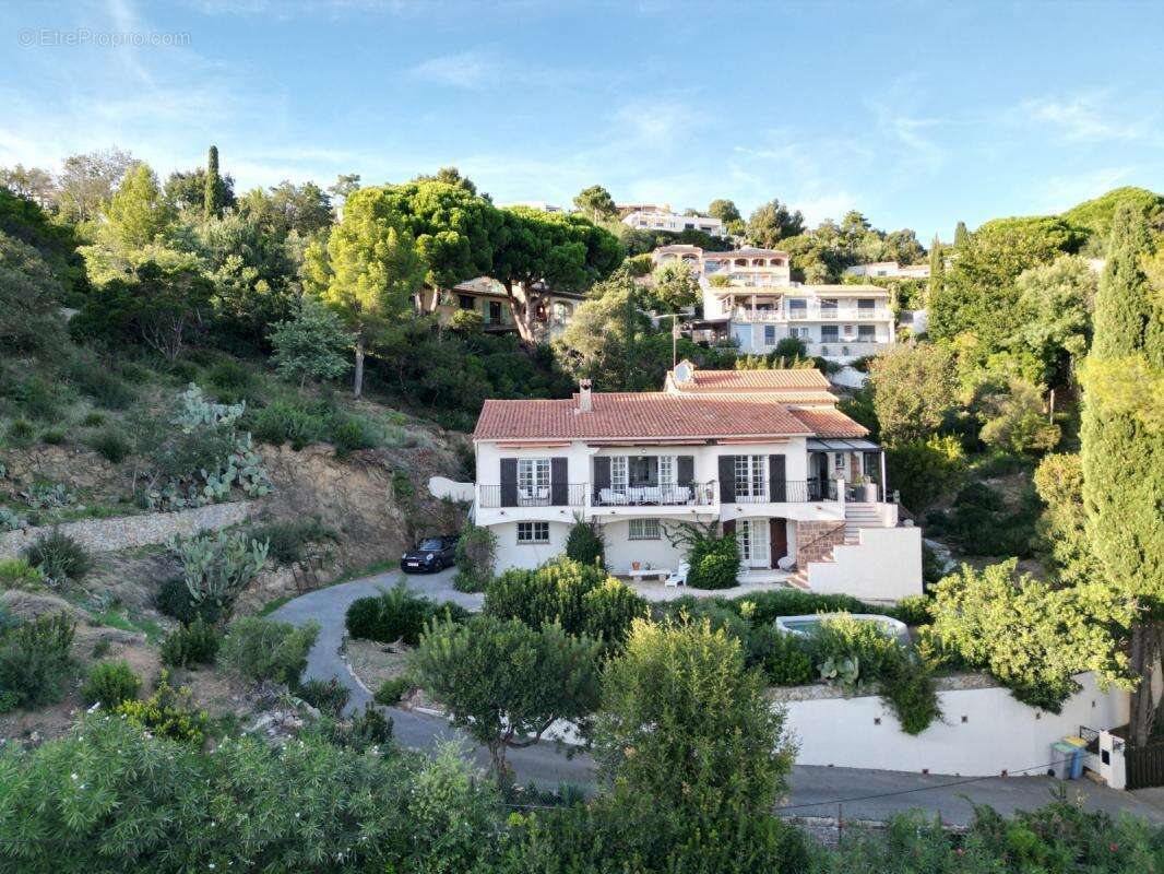 Maison 220 m² à Roquebrune-Sur-Argens  - photo 7