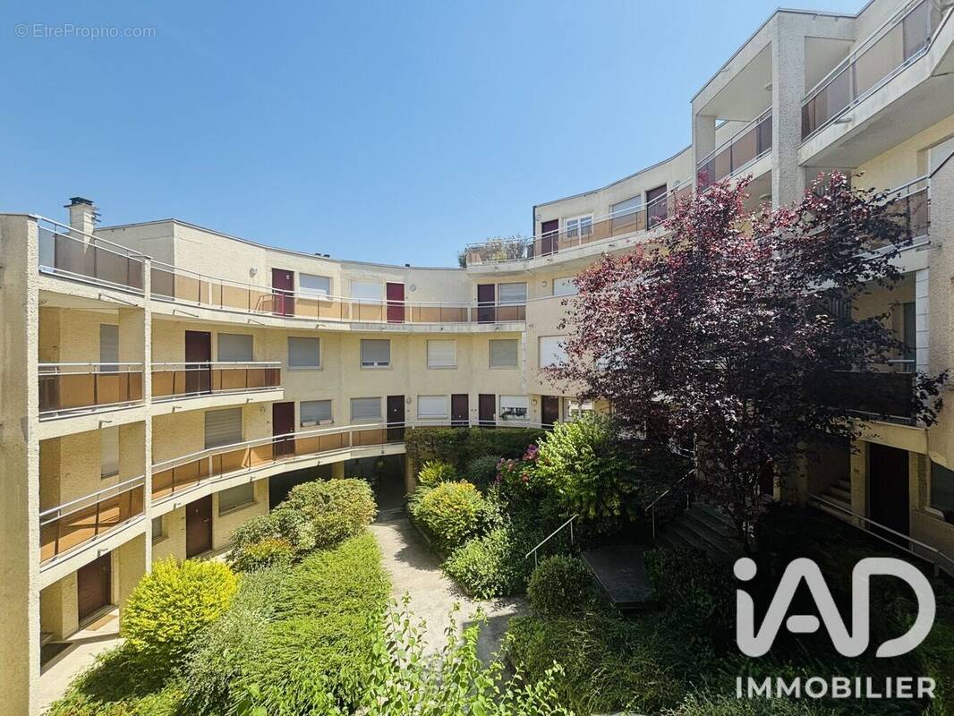 Photo 1 - Appartement à VAUJOURS