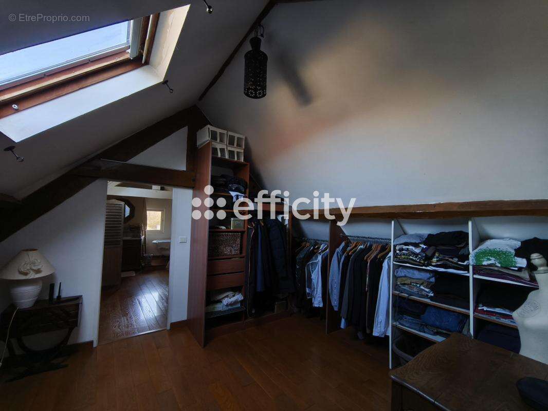 Maison à NEUFVY-SUR-ARONDE