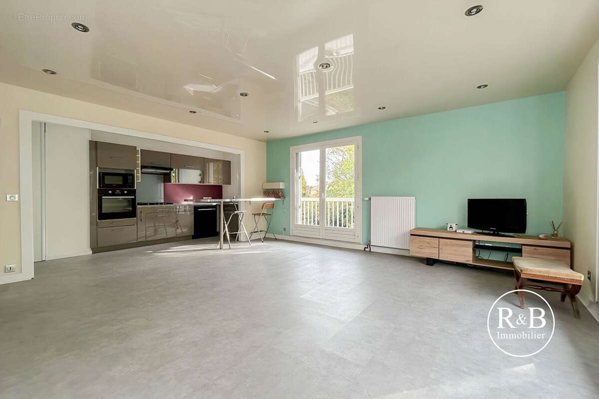 Appartement à LES CLAYES-SOUS-BOIS