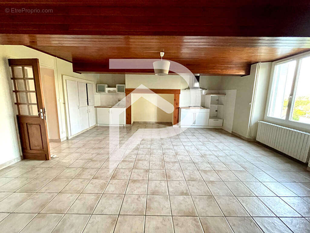 Maison à SAINT-GERMAIN-DU-SALEMBRE