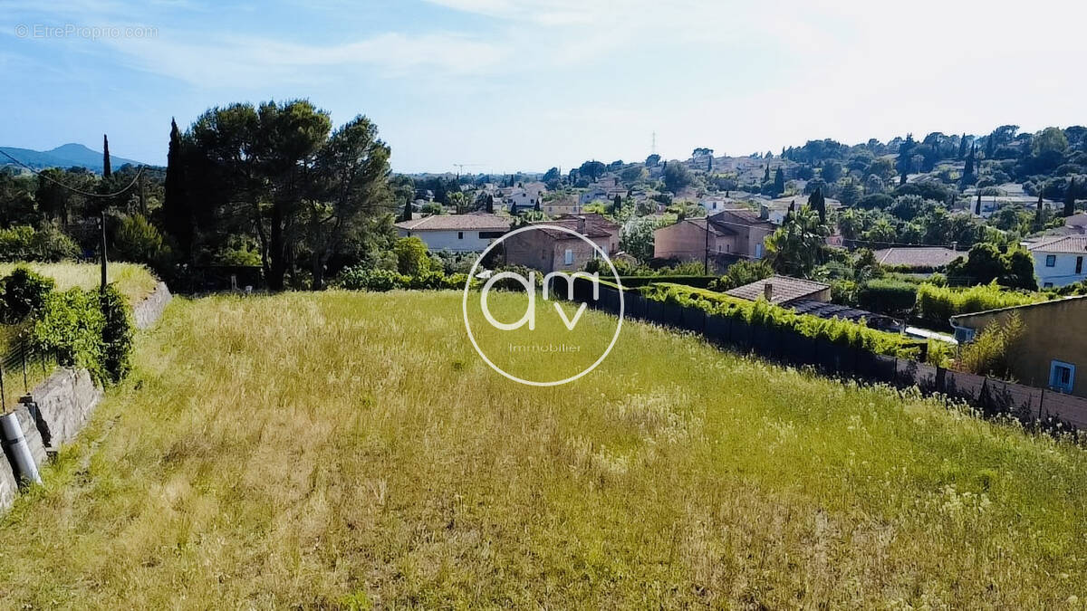 Terrain à LA CRAU
