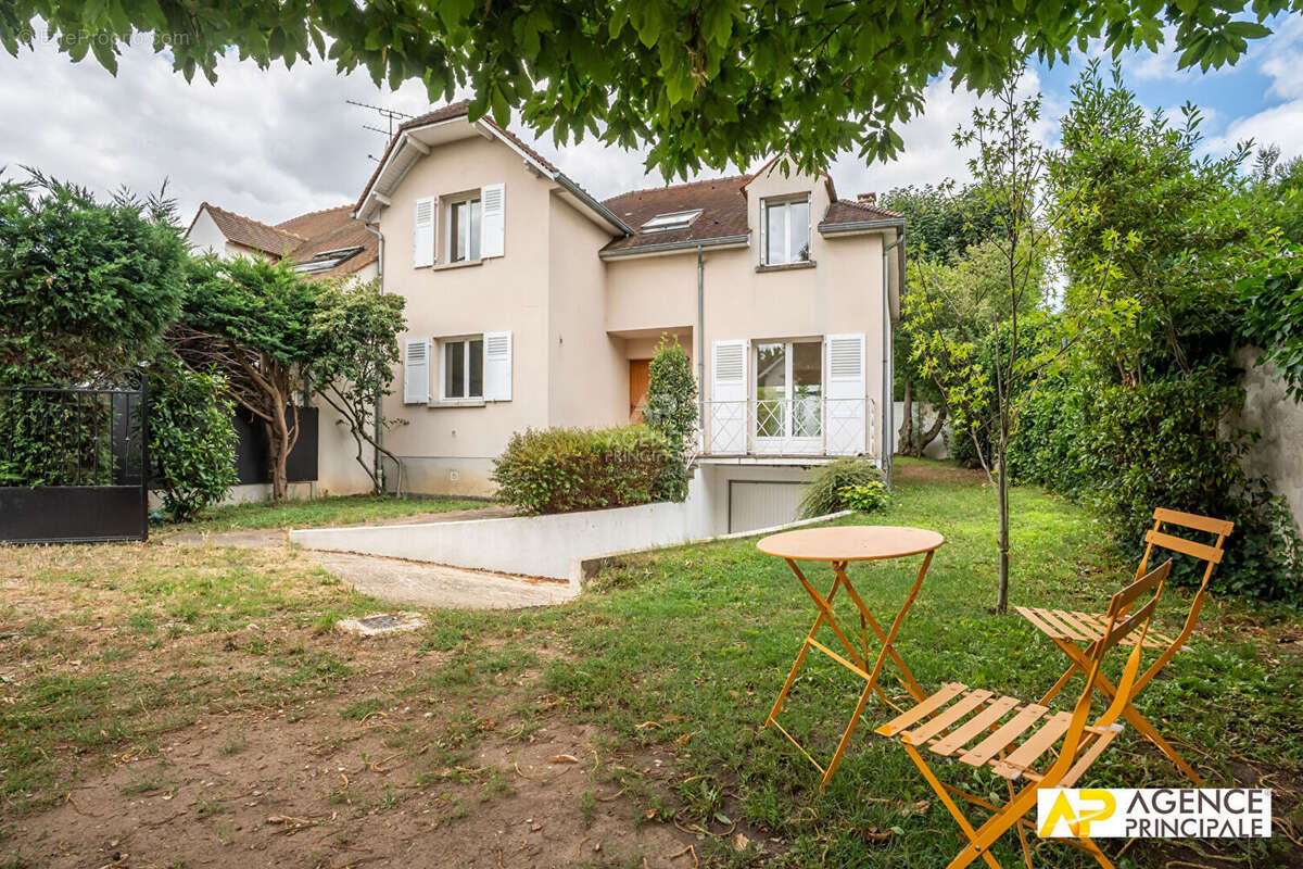 Maison à Maisons-Laffitte - photo 2