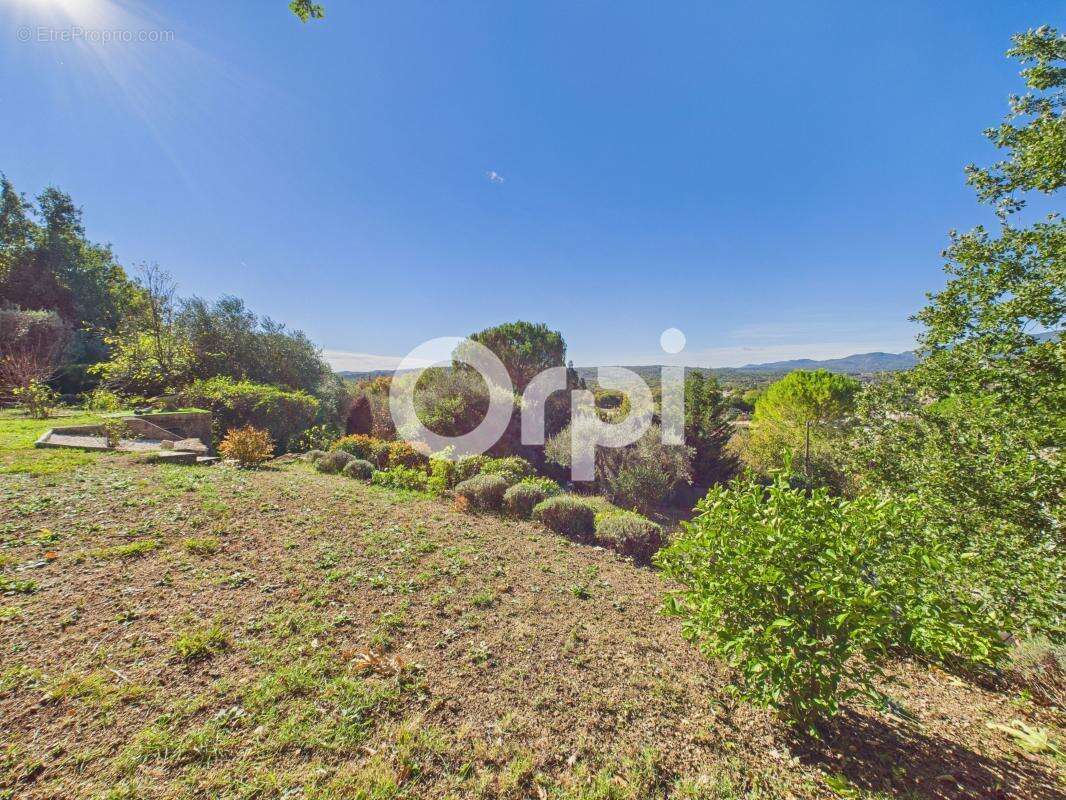 Appartement à MONTAUROUX