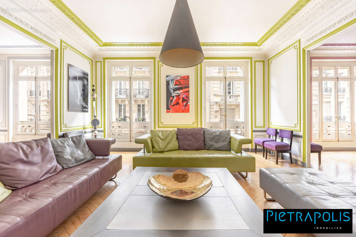 Appartement à PARIS-17E