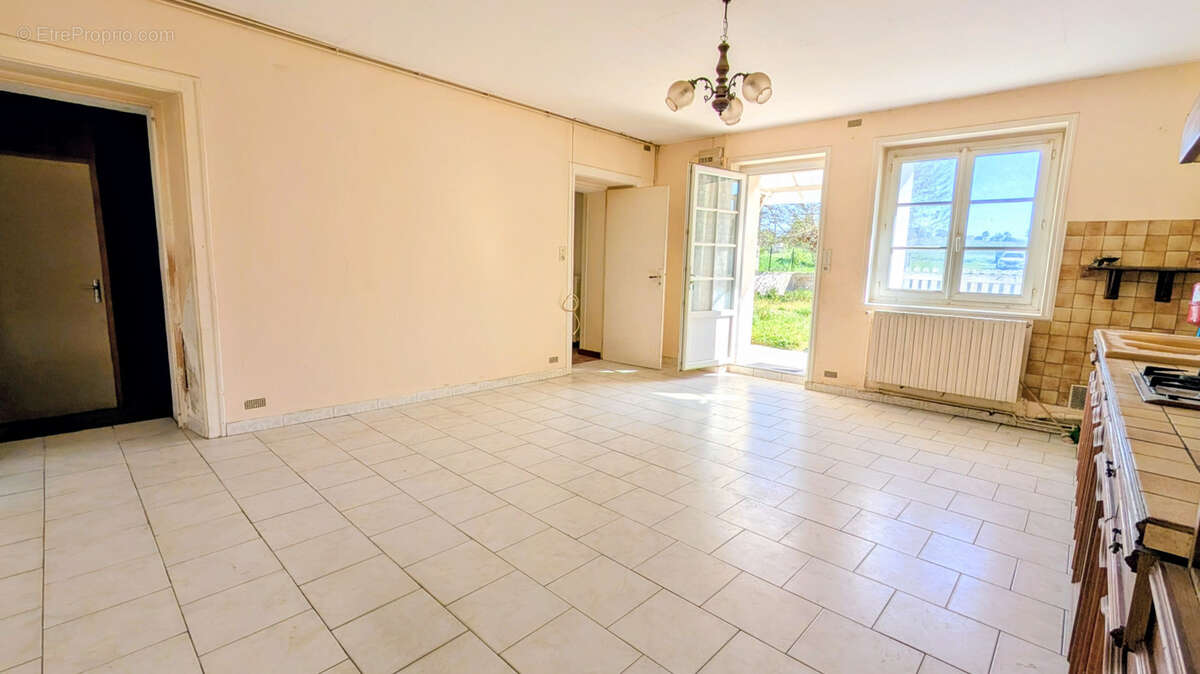 Maison à rénover proche de SEGONZAC (16) avec terrain - photo 4