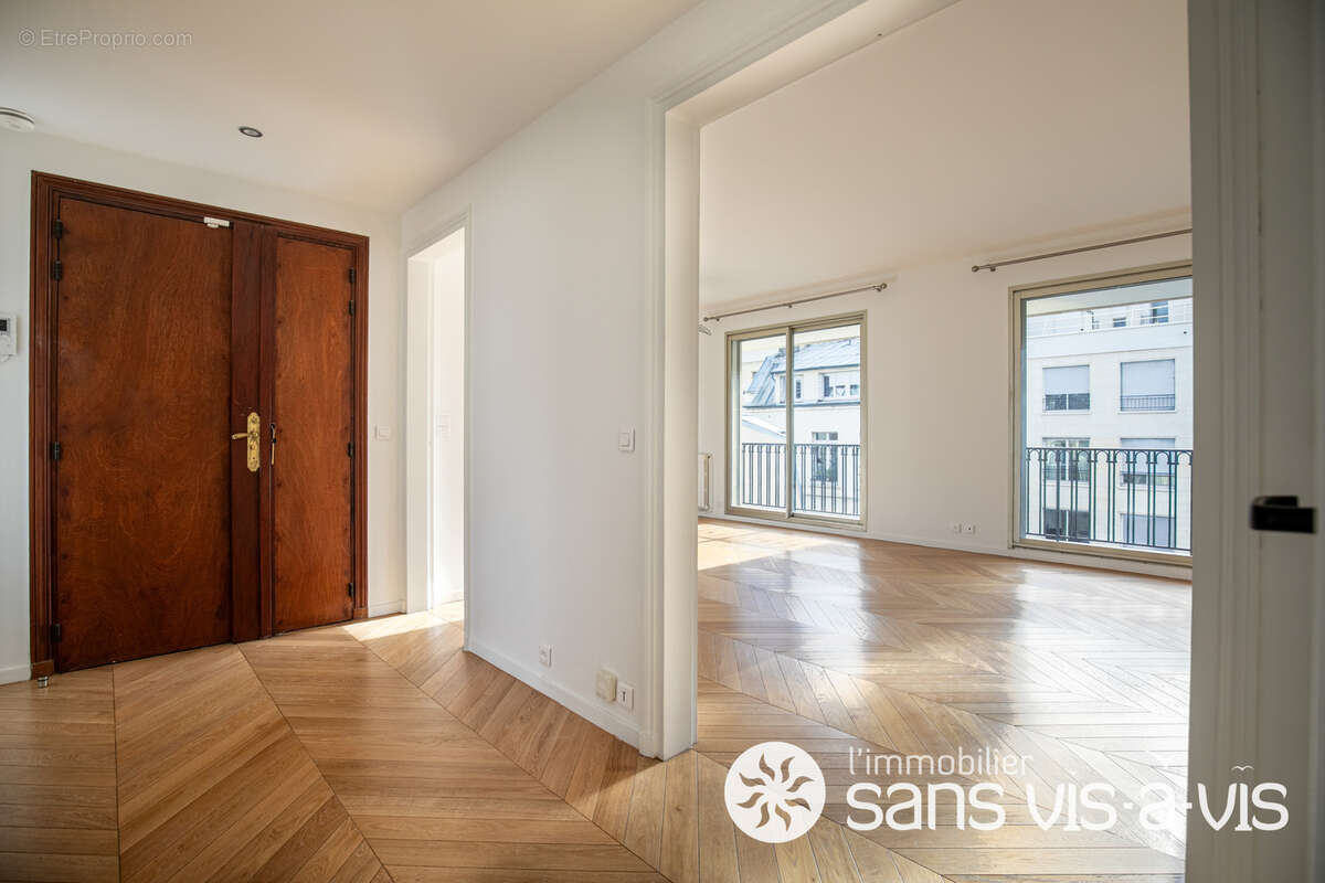 Appartement à NEUILLY-SUR-SEINE