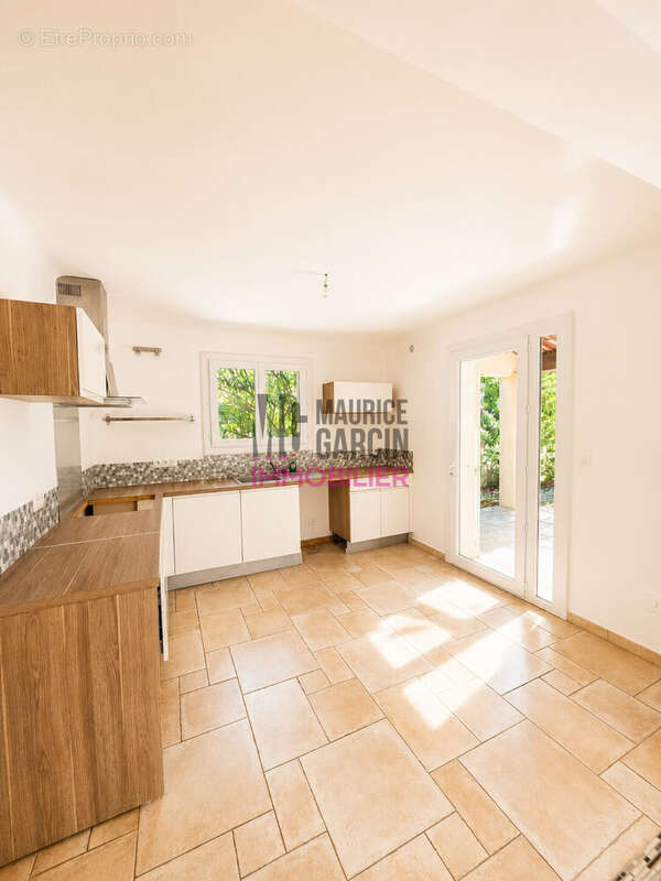 Maison 141 m² à Pernes-Les-Fontaines  - photo 4