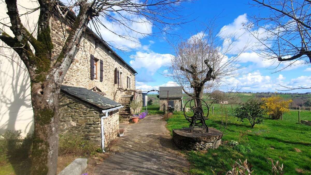Maison à LA SALVETAT-PEYRALES