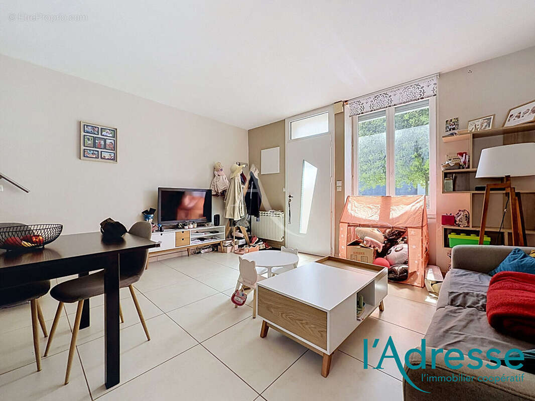 Maison de ville à vendre Ernée centre-ville 76 m², terrasse - photo 2