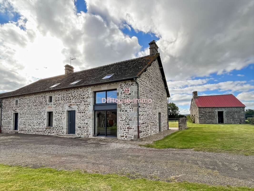 Maison à CARROUGES