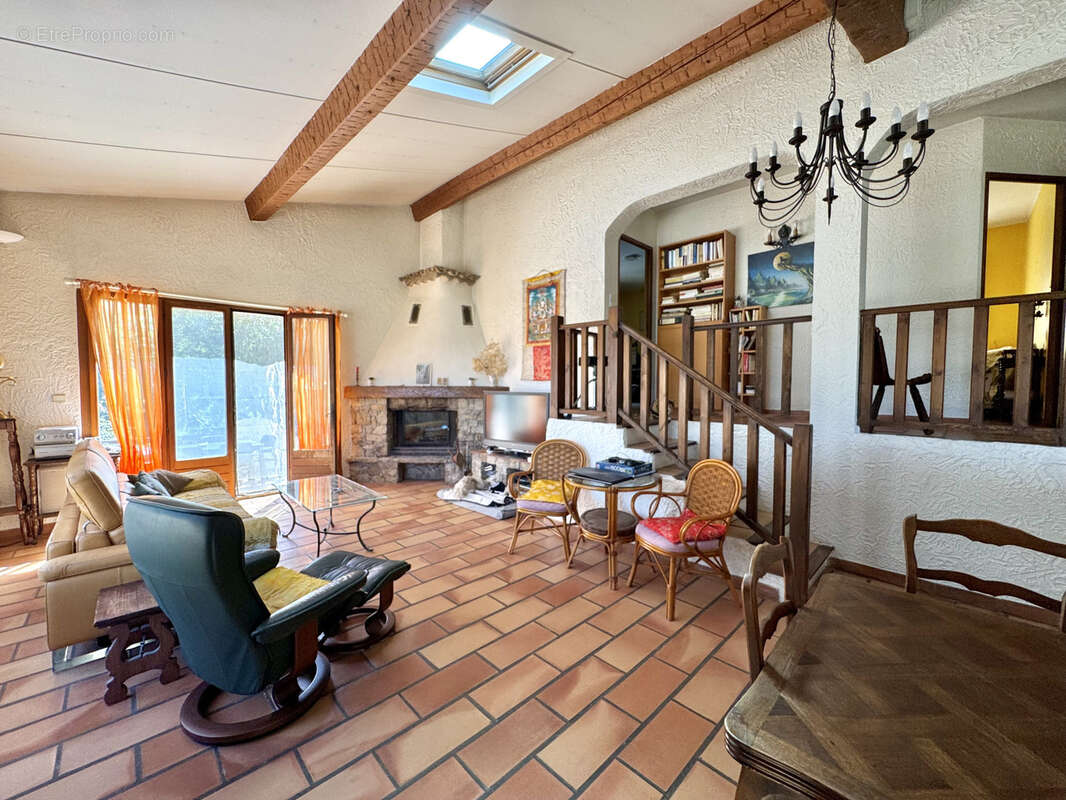 Maison à SOLLIES-TOUCAS