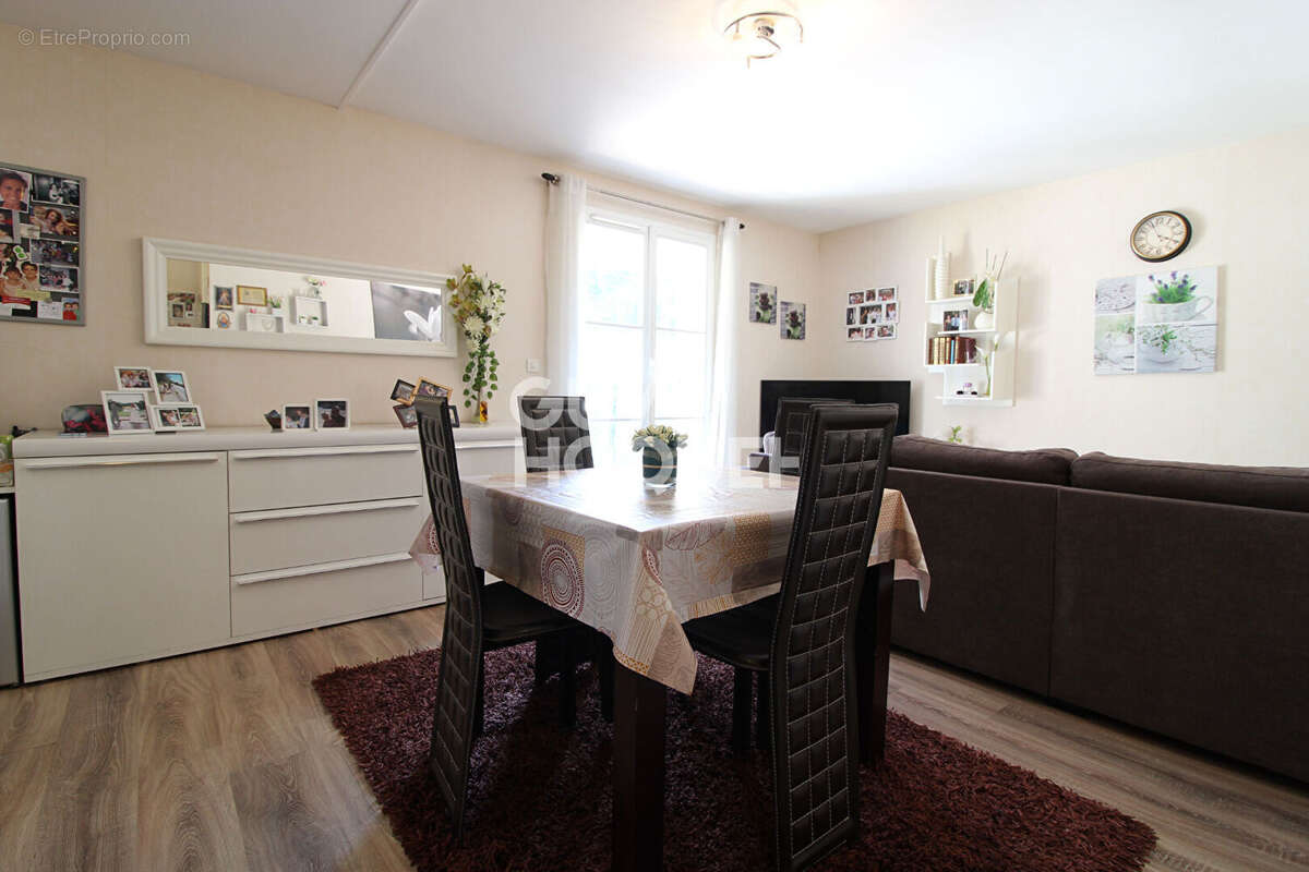 Appartement à GUIGNES