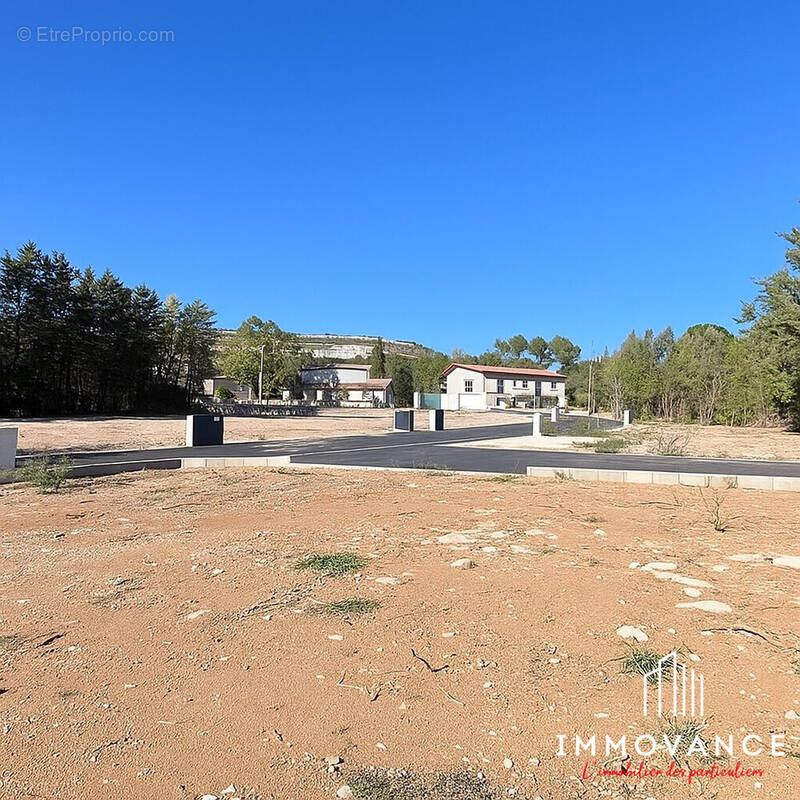 Terrain à SAINT-BAUZILLE-DE-MONTMEL