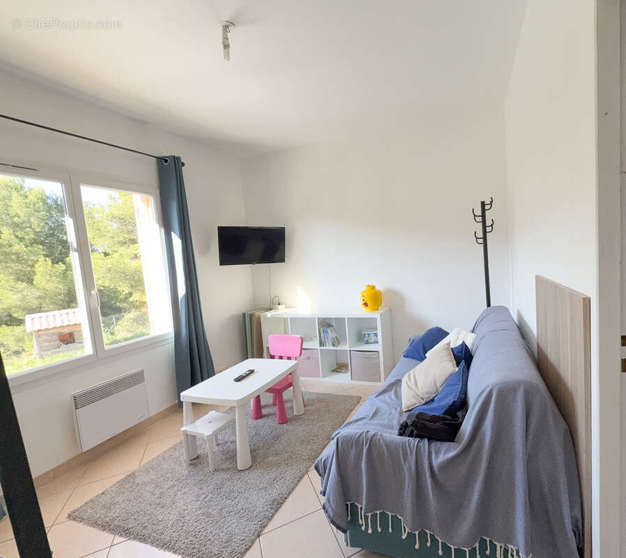 Maison à SAINT-MITRE-LES-REMPARTS