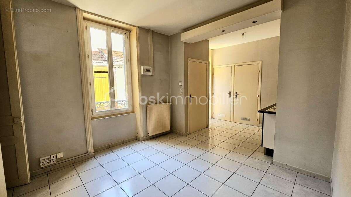 ROANNE – Charmant T2 avec cabanon, faibles charges et fort potentiel locatif - photo 2
