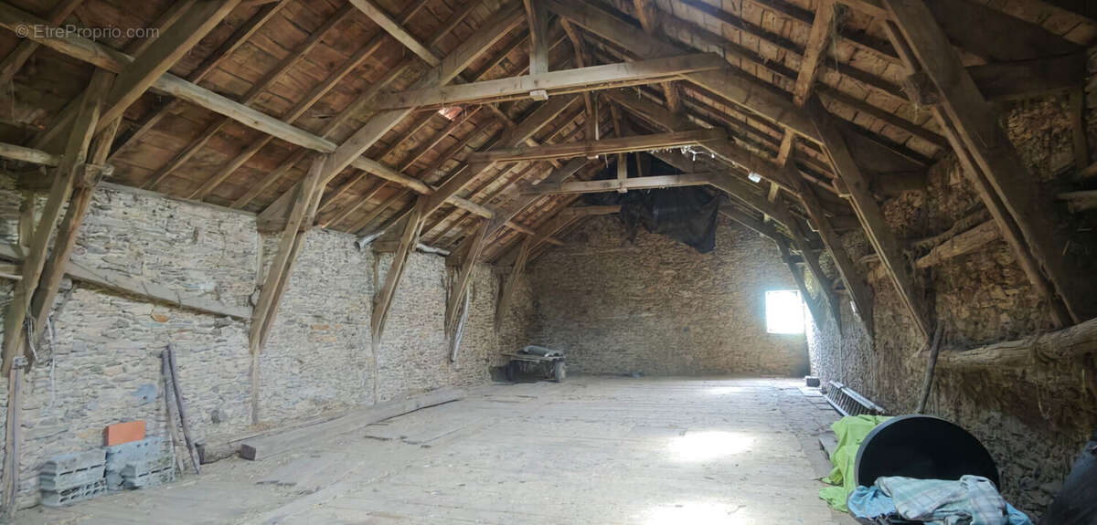Corps de ferme avec maison+ grange et terrain 1.6Ha - photo 15