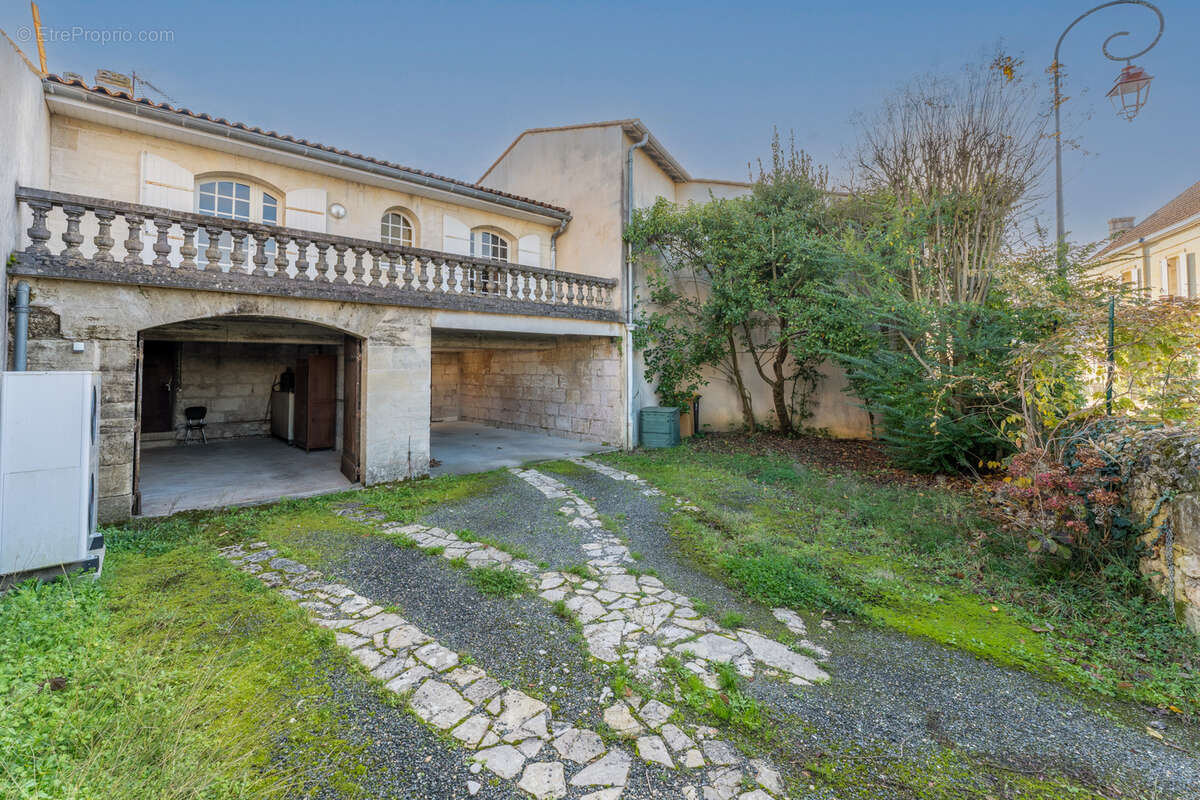 Maison à CADILLAC-EN-FRONSADAIS