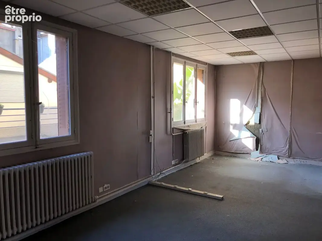 Appartement 355 m² à La Cote-Saint-Andre  - photo 4