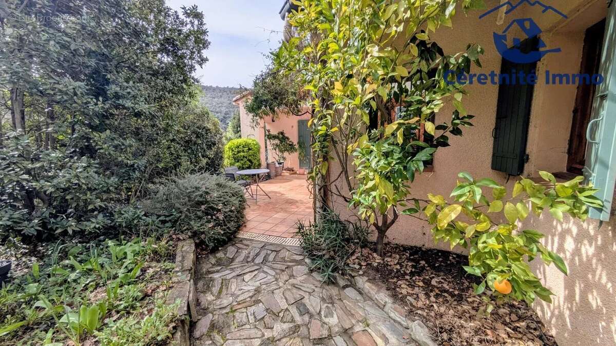 Maison à REYNES