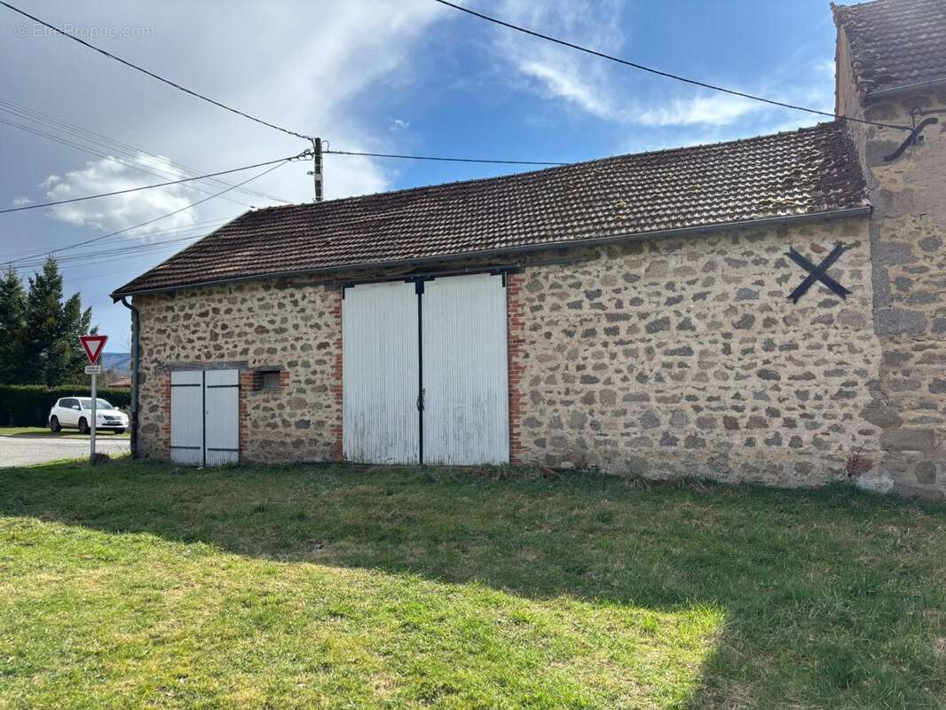 Photo 2 - Maison à LE MAYET-DE-MONTAGNE