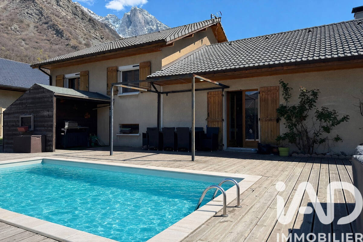 Photo 1 - Maison à SAINT-JULIEN-MONT-DENIS