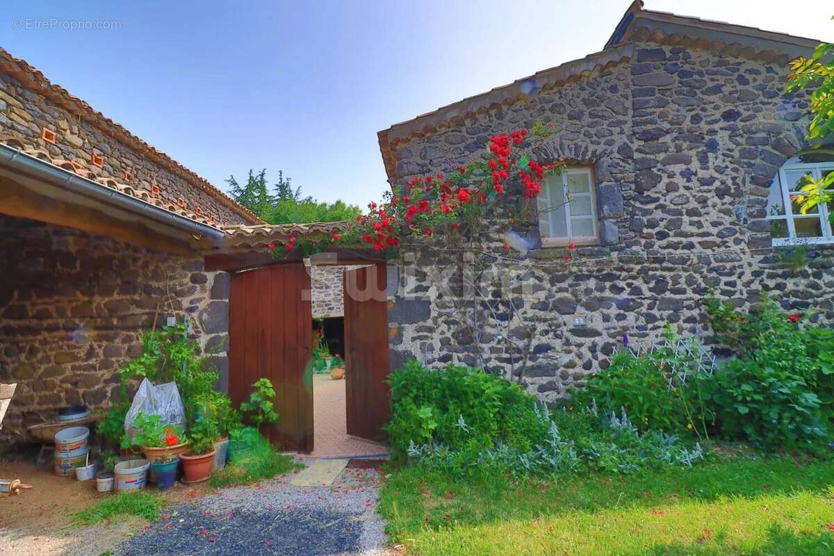 Maison à VILLENEUVE-DE-BERG