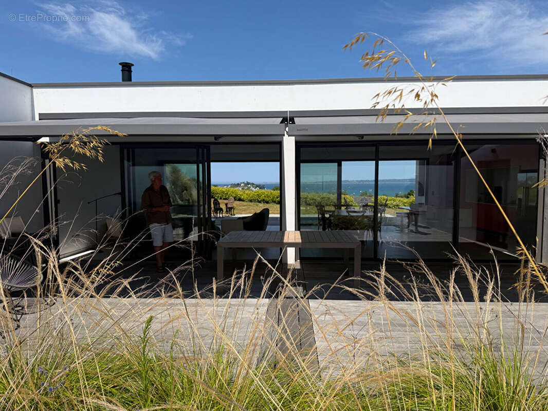 A vendre. Locquirec - Superbe maison d'architecte vue mer - photo 3