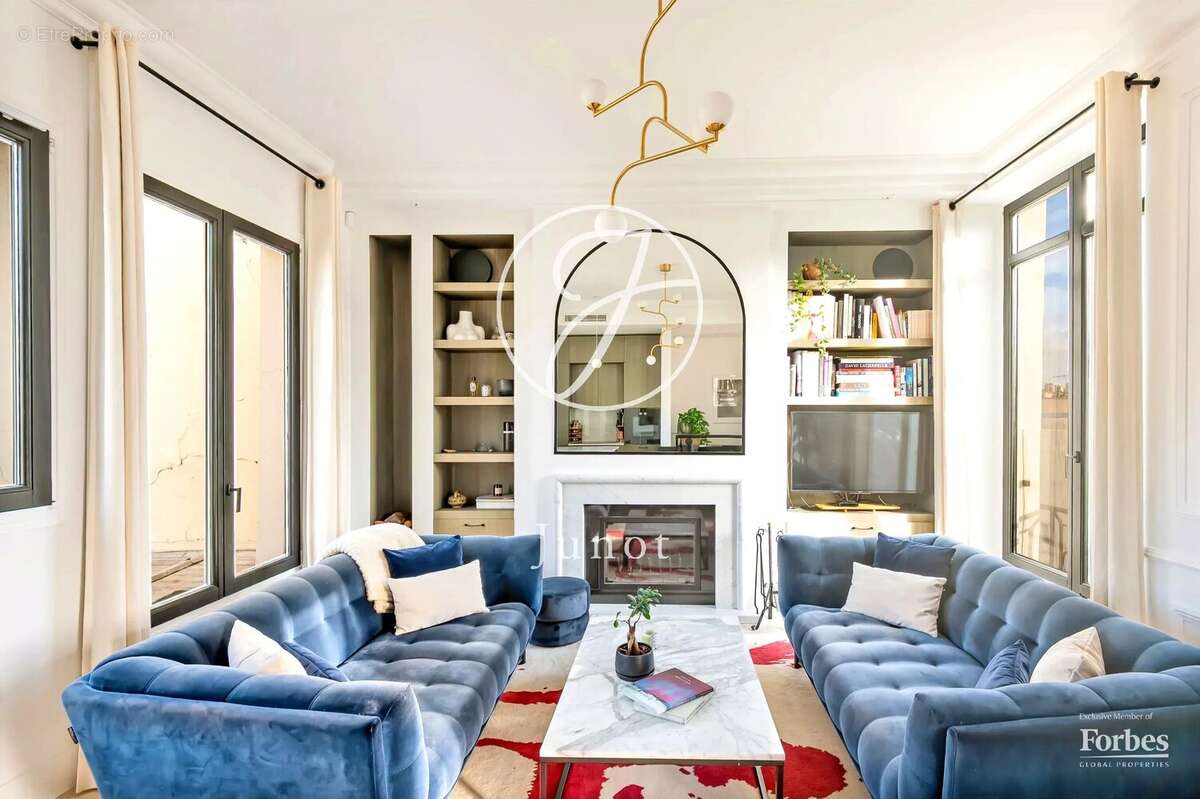 Appartement à PARIS-1E