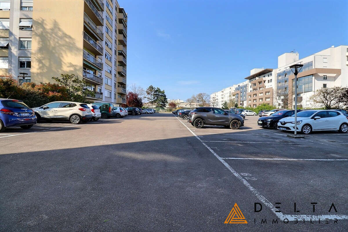 Commerce à LYON-8E