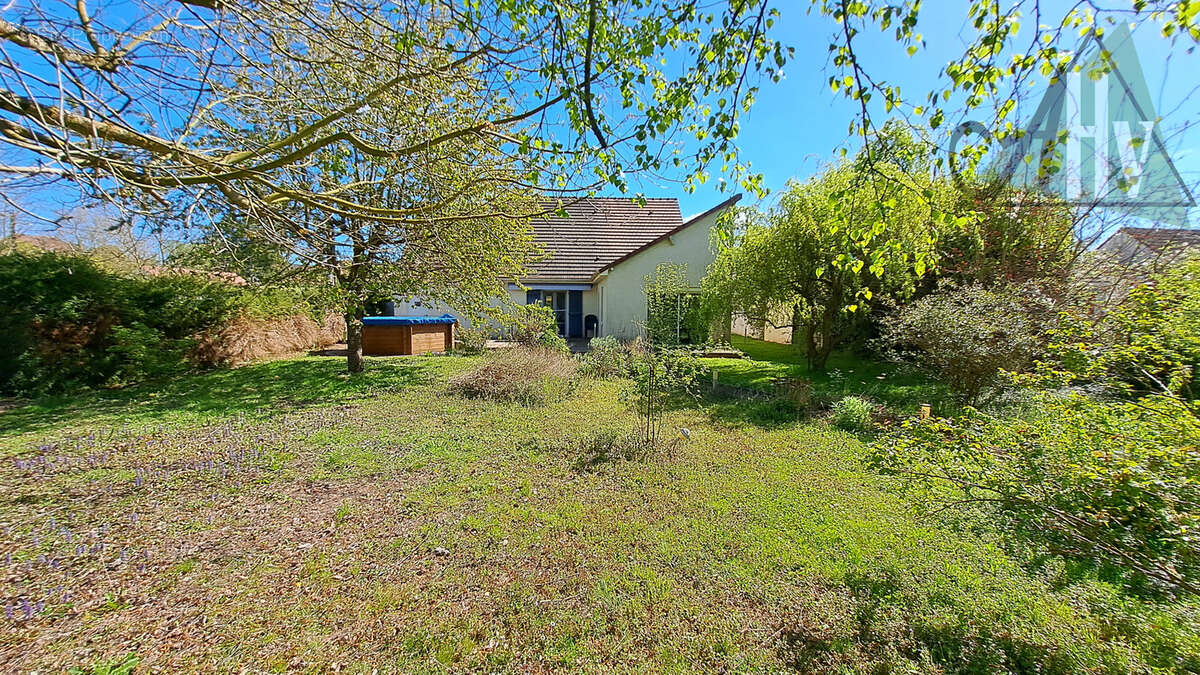 Maison à THORIGNY-SUR-OREUSE