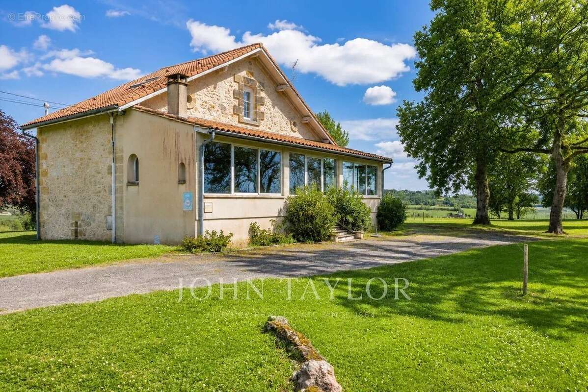 Maison à SAINT-EMILION