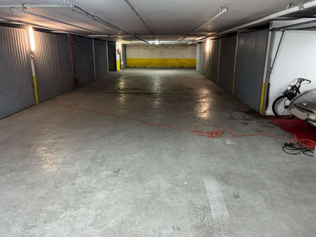 Parking à CHARENTON-LE-PONT