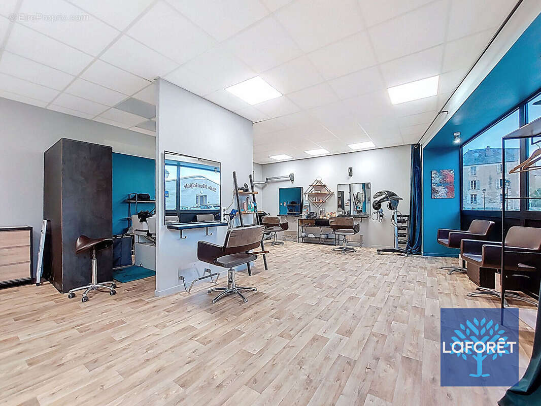Immeuble de rapport avec local commercial et appartement Centre-bourg - photo 13