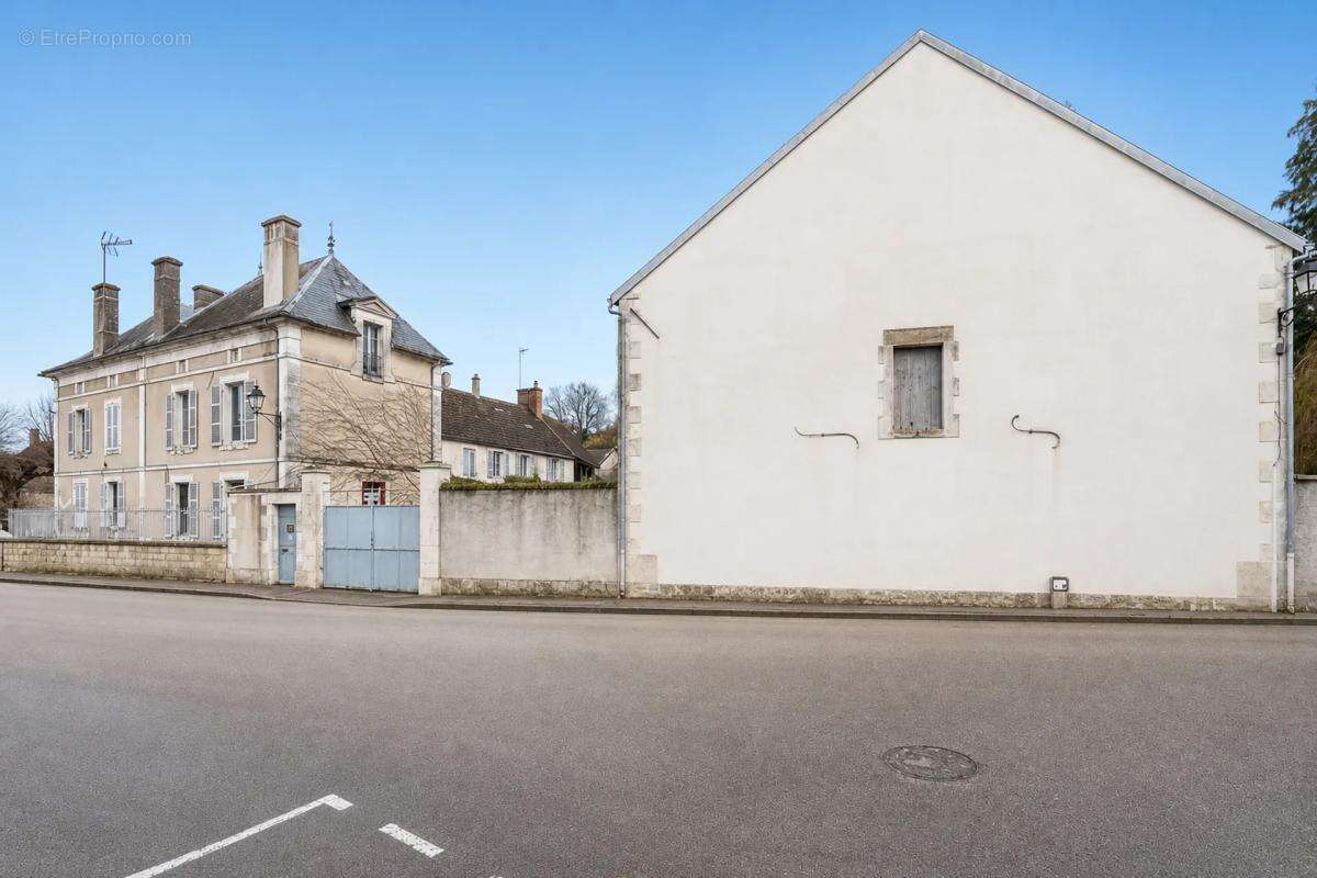 Maison à CHARENTENAY