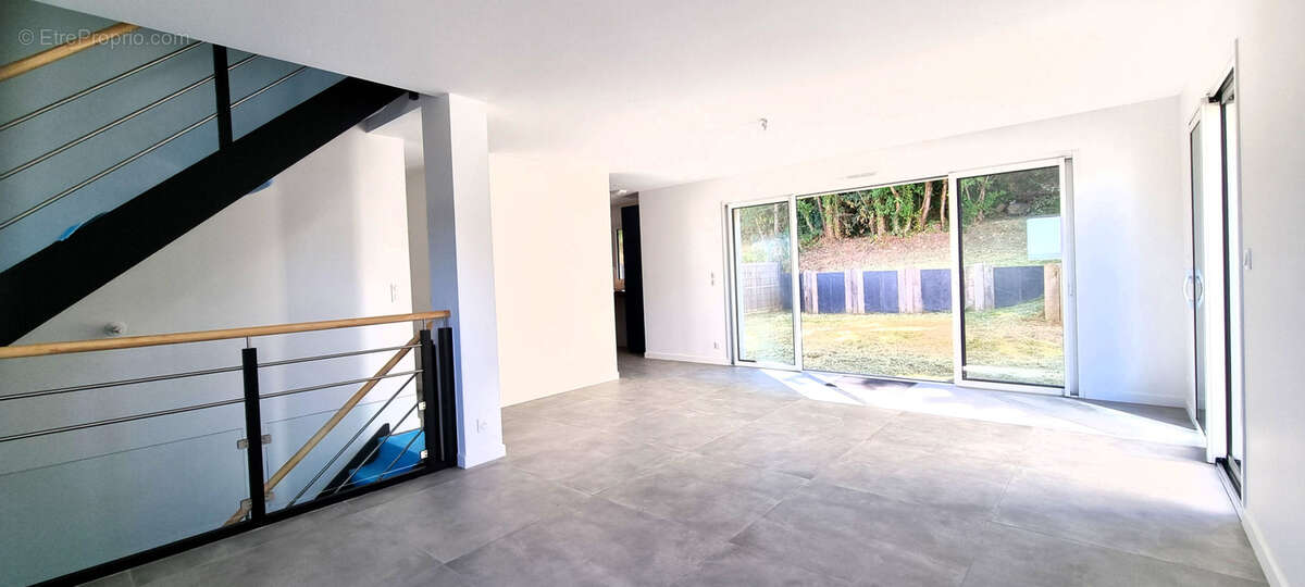 Belle maison neuve dans un cadre verdoyant - photo 2