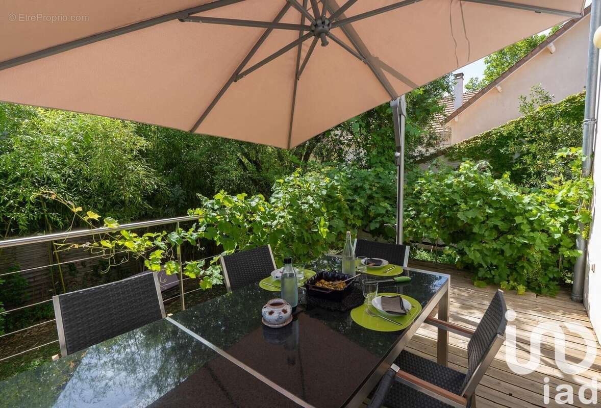 Photo 2 - Maison à LE MESNIL-LE-ROI