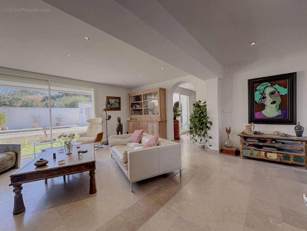 Maison à SIX-FOURS-LES-PLAGES