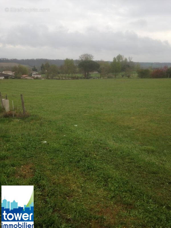 Terrain à MAUVEZIN