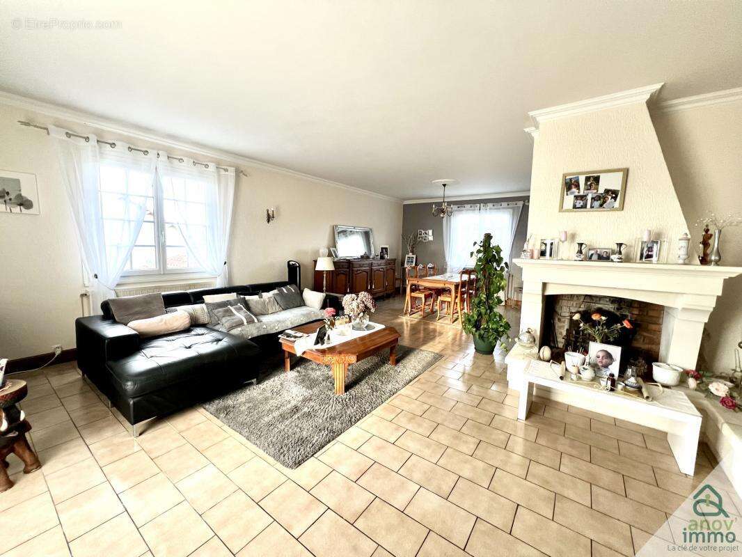 Maison à FONTAINE-LE-COMTE