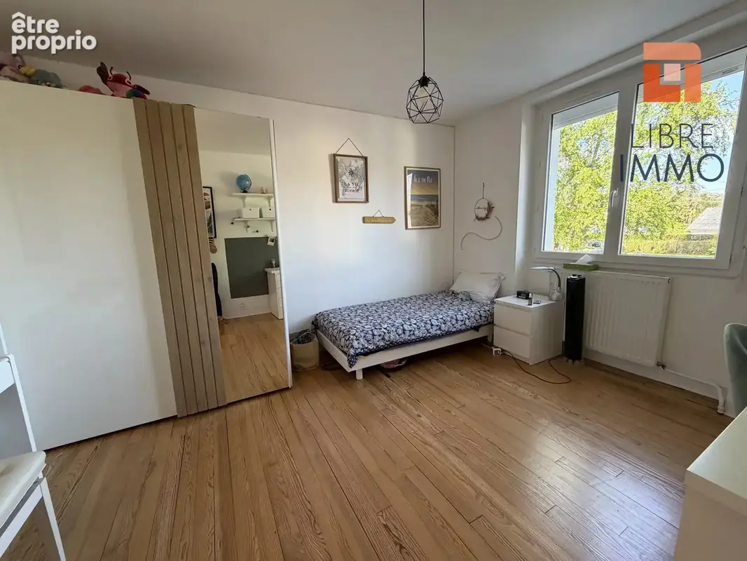 A vendre maison 5 pieces de 148m², garage, jardin, proche du centre, vue montagnes - photo 4
