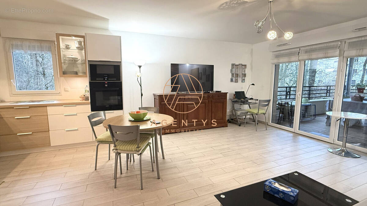 Appartement à LE PLESSIS-TREVISE