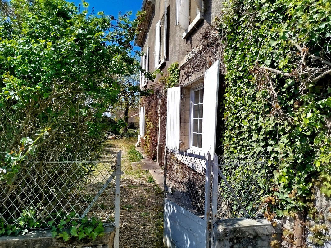 Maison à LAMOTHE-MONTRAVEL