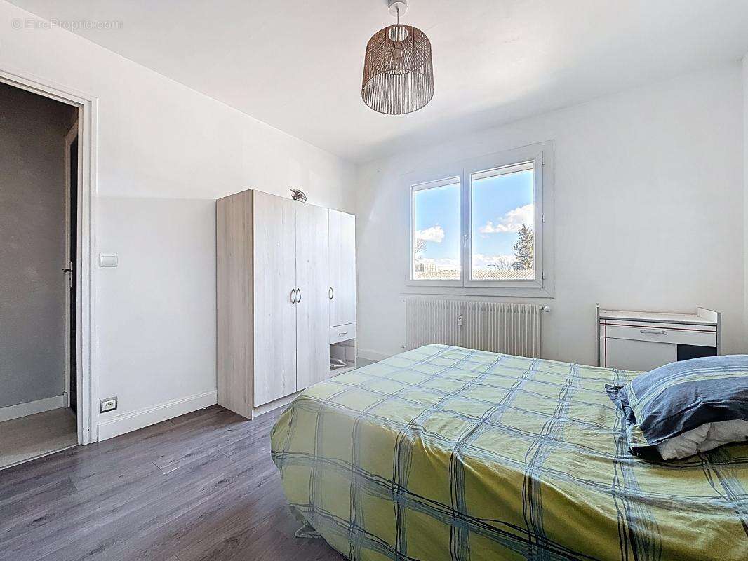 Appartement à SAINT-GENIS-LAVAL