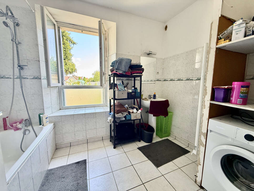 Immeuble comprenant trois logements. - photo 11