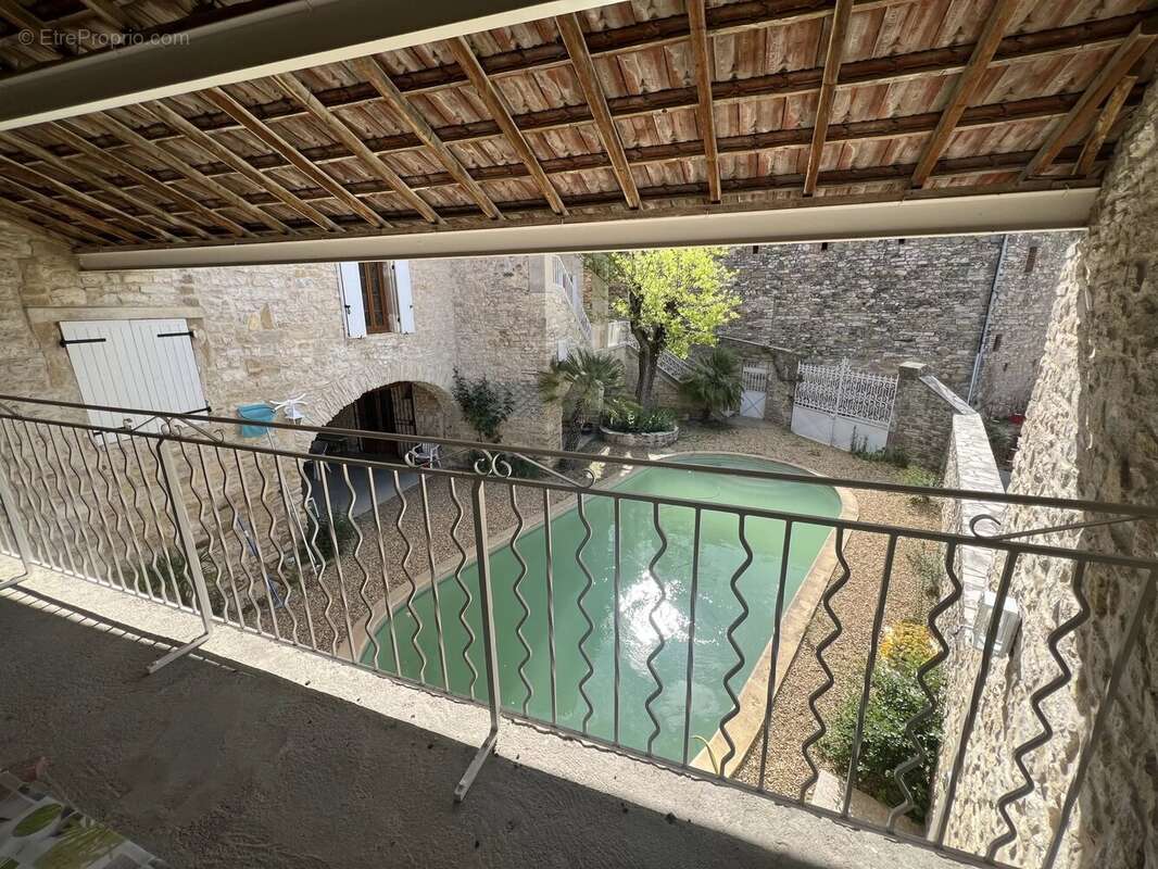 Appartement à CASTELNAU-VALENCE