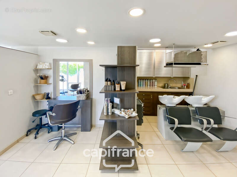 Commerce à LE HAILLAN