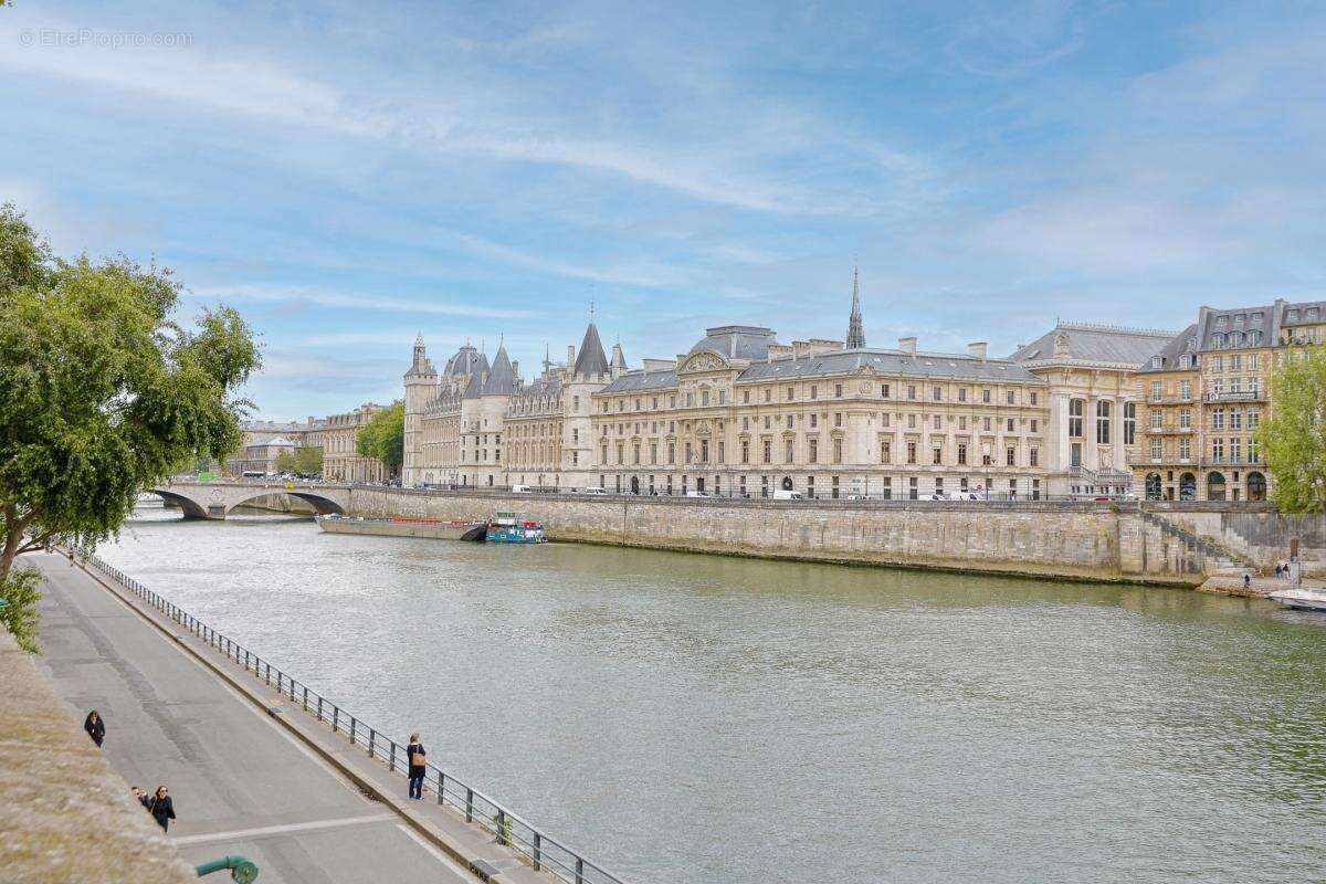 Appartement à PARIS-1E