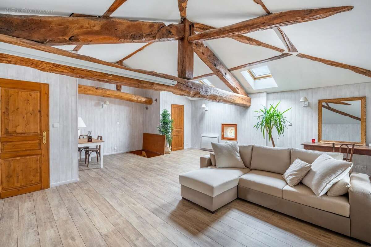 Maison à SOURCIEUX-LES-MINES