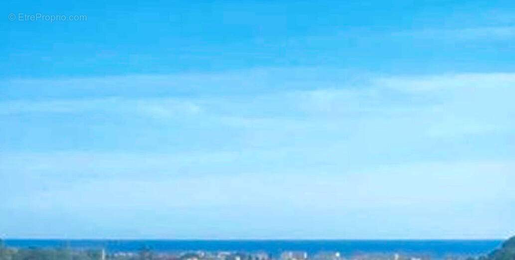 Maison à LA ROQUETTE-SUR-SIAGNE